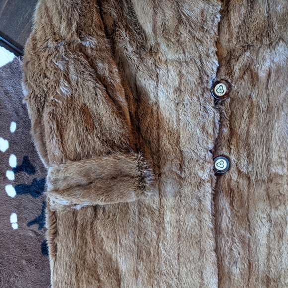 FUR coat - Picture 2 of 4